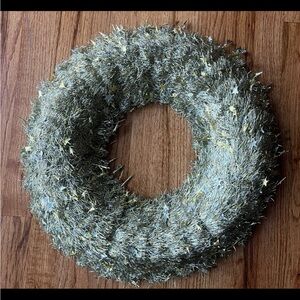 Wreath with stars can add your own decor to personalize